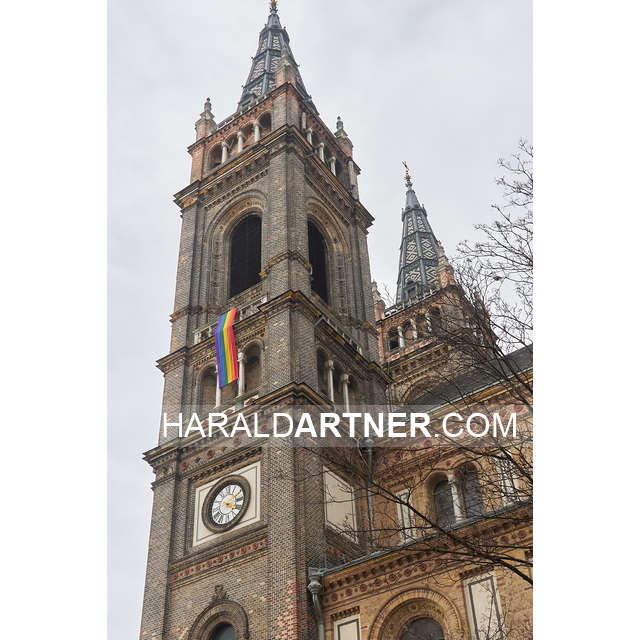 Regenbogenfahne @ Pfarre Breitenfeld - HARALD_ARTNER_DSC09256.jpg
